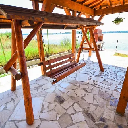 Miralex - Solid House Apartment Mamaia